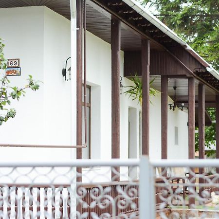 Villa Casa Humulesti, Fii Vecinul Lui Ion Creanga Târgu Neamţ Exterior foto