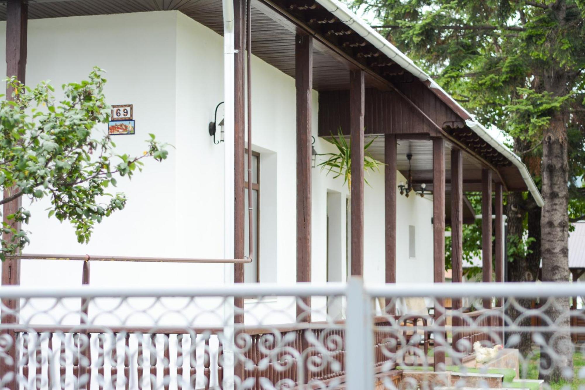 Villa Casa Humulesti, Fii Vecinul Lui Ion Creanga Târgu Neamţ Exterior foto